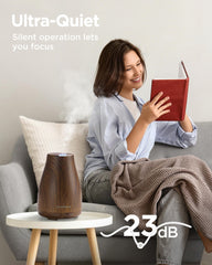 InnoGear difusor bronze junto a mano y libro para comparar tamaño práctico