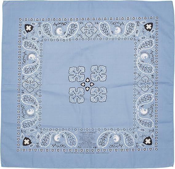 Insect Shield bandana usada en la cabeza mostrando comodidad y protección al aire libre