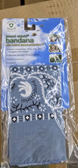 Insect Shield bandana junto a cesta de lavado demostrando resistencia hasta 70 lavados