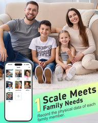 Persona descalza usando báscula INSMART mientras sincroniza datos en la app