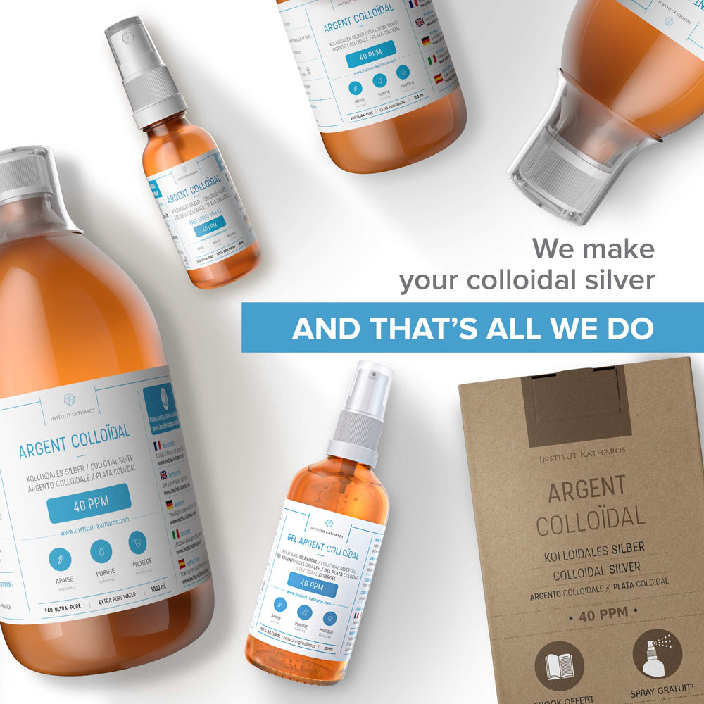 Mano usando spray Institut Katharos, aplicación cómoda y dosificada