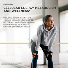 Integrative Therapeutics persona sujetando el frasco, uso cotidiano conveniente