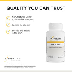 Integrative Therapeutics persona sosteniendo cápsula HPA Adapt demostrando uso diario