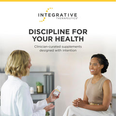 Integrative Therapeutics producto en baño junto a artículos de cuidado femenino