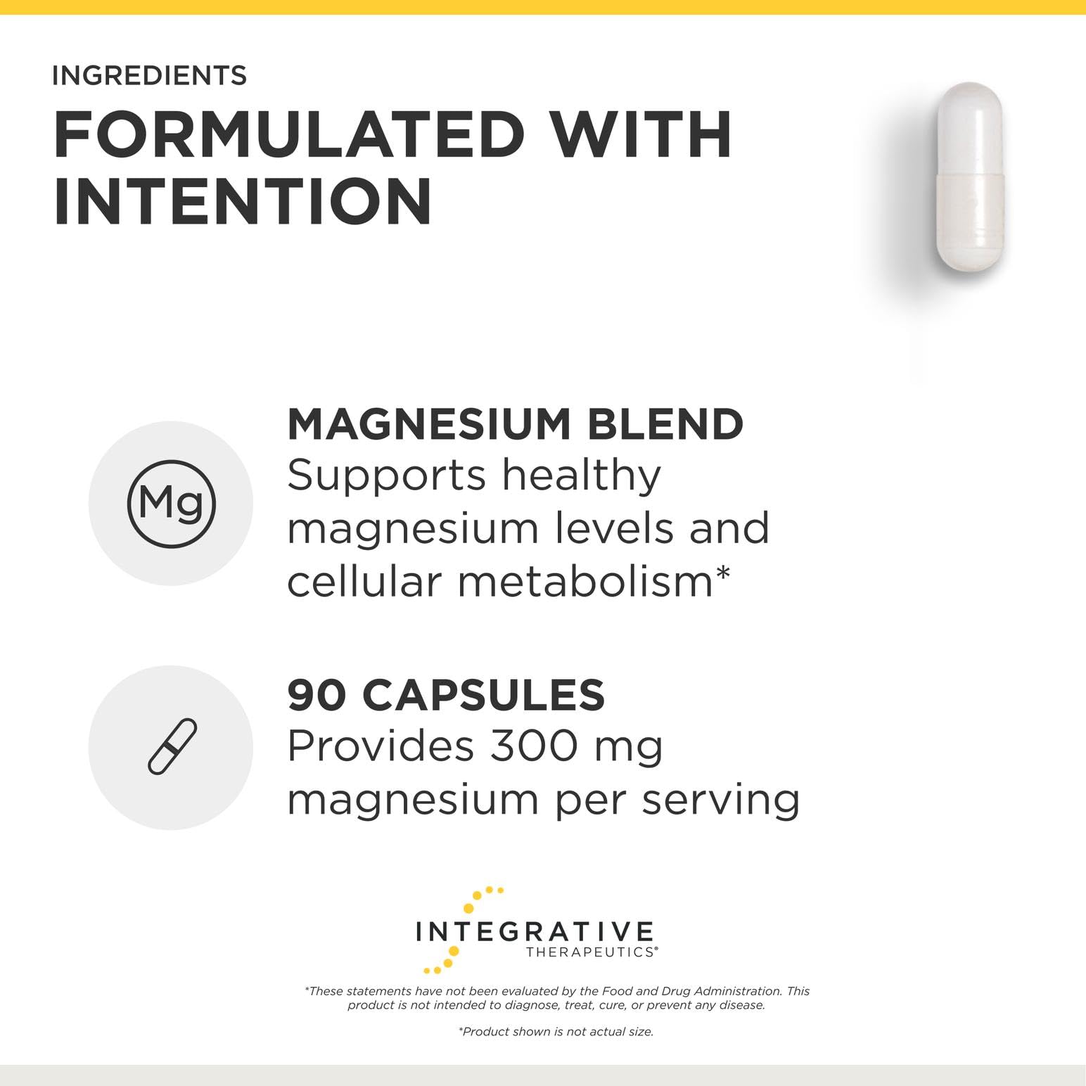 Integrative Therapeutics Tri-Magnesium cápsula en mano para comparar tamaño y facilidad