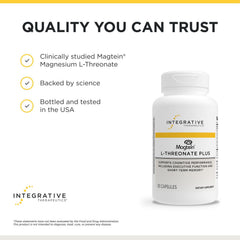 Integrative Therapeutics persona tomando cápsula para integración diaria