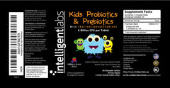 Intelligent Labs madre dando tableta masticable al niño, administración sencilla