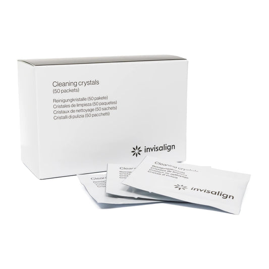 INVISALIGN empaque frontal mostrando 50 sobres y ventaja de suministro prolongado