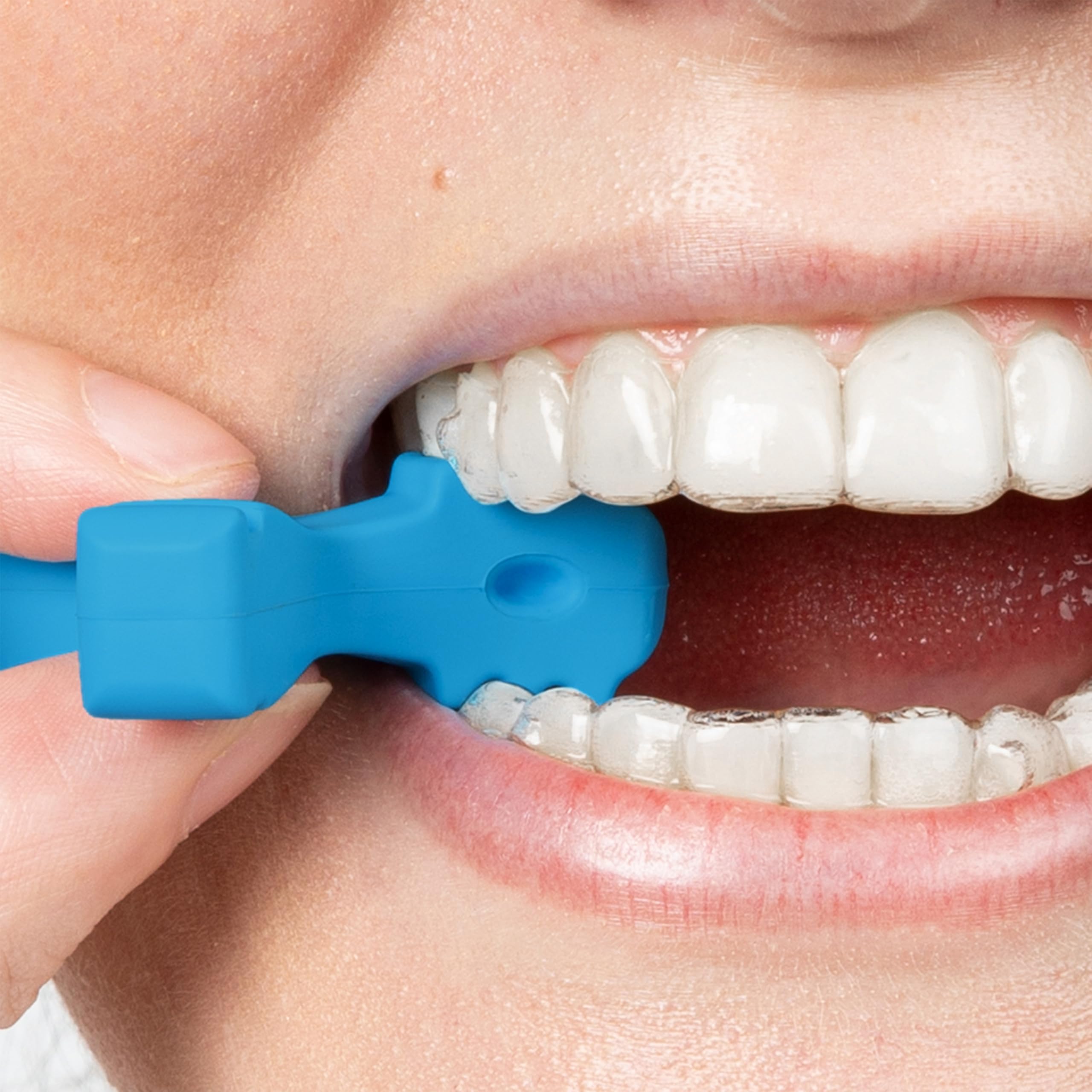 INVISALIGN vista lateral de los tres brazos, posicionamiento efectivo