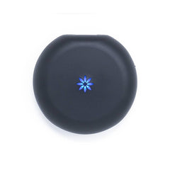 INVISALIGN en mano demostrando facilidad de uso y transporte
