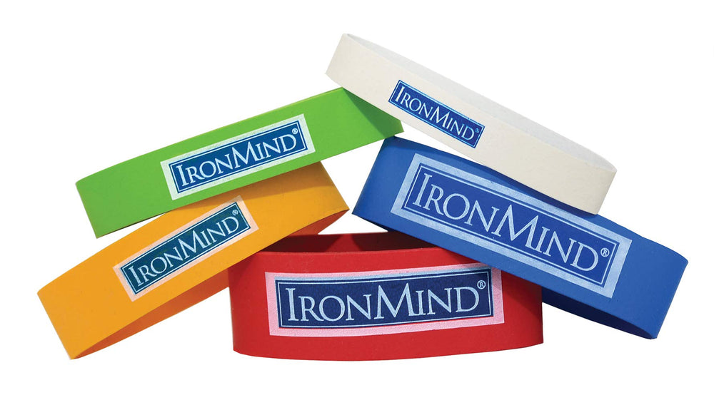 IronMind comparación de tamaño junto a una mano, fácil de llevar y usar