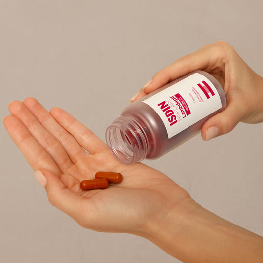 ISDIN Lambdapil botella abierta con cápsulas para ingesta diaria