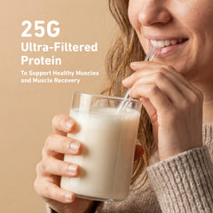 Vaso con batido Isopure sabor coco tostado listo para beber, aporte proteico rápido