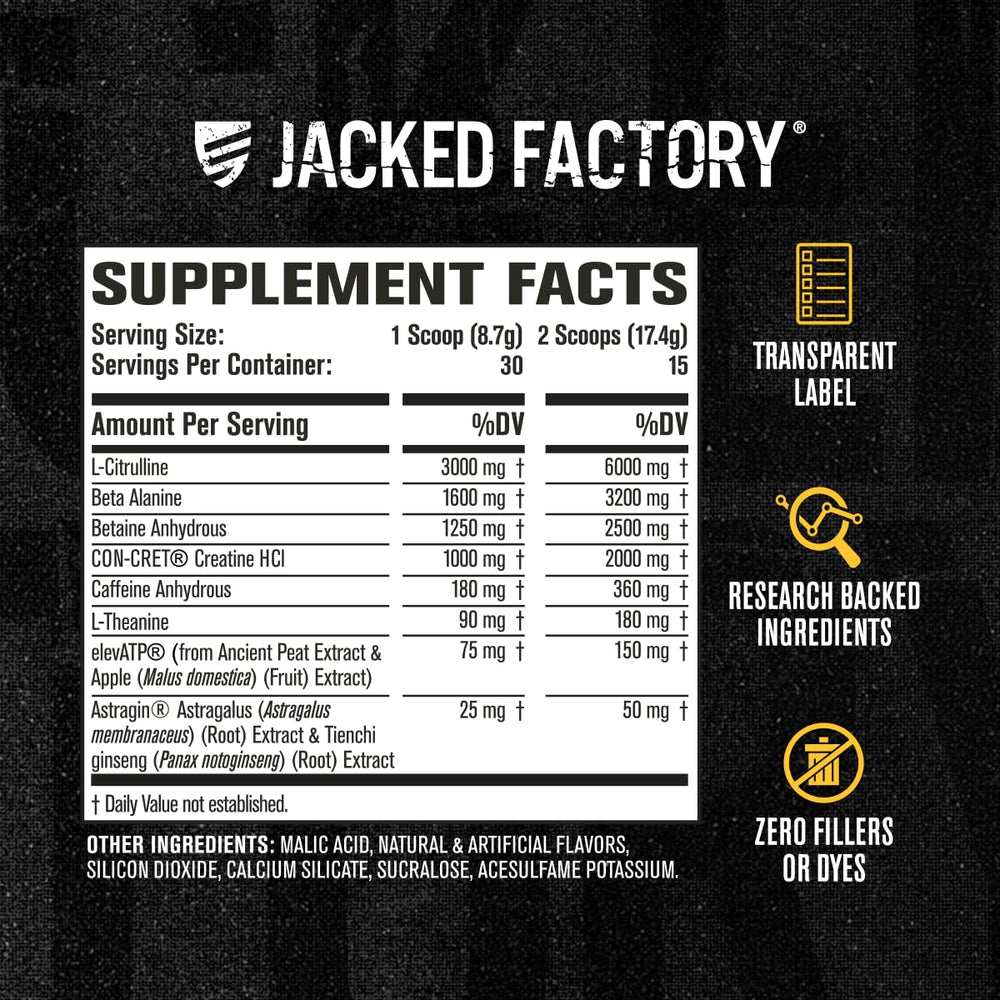 Atleta mezclando Jacked Factory Nitrosurge Build en gimnasio para más potencia en series