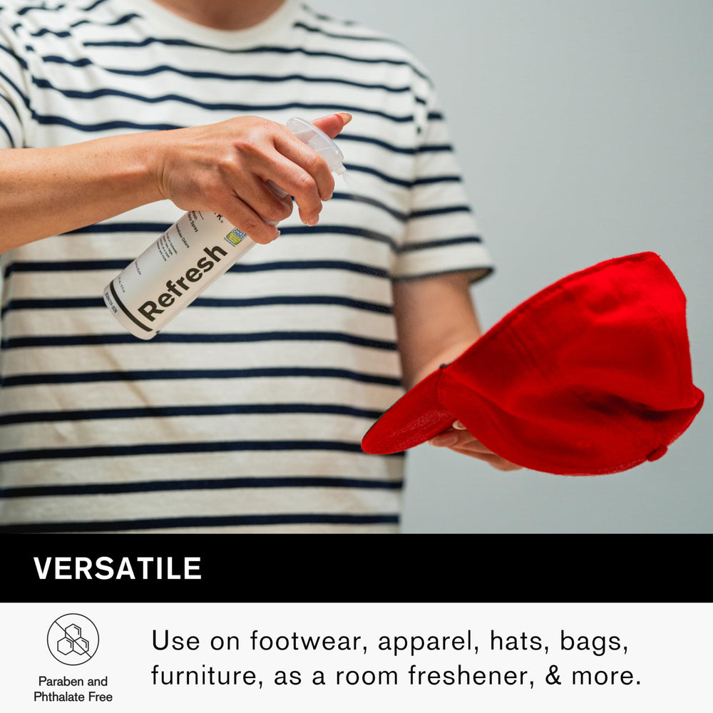 Jason Markk spray aplicado dentro de una zapatilla para eliminar olores