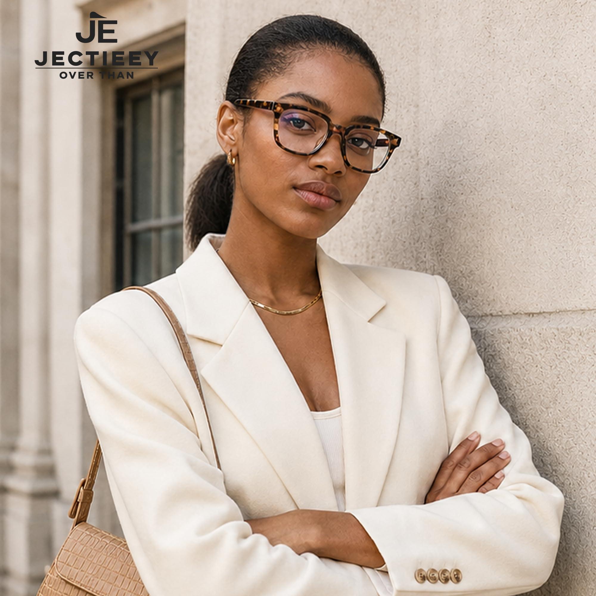 Jectieey gafas en uso frente a ordenador para mayor comodidad visual