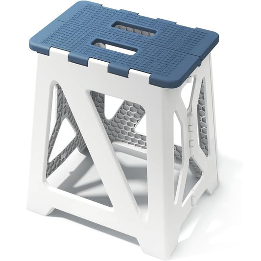 Jesosia taburete frontal mostrando diseño resistente y asiento seguro