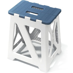 Jesosia taburete frontal mostrando diseño resistente y asiento seguro