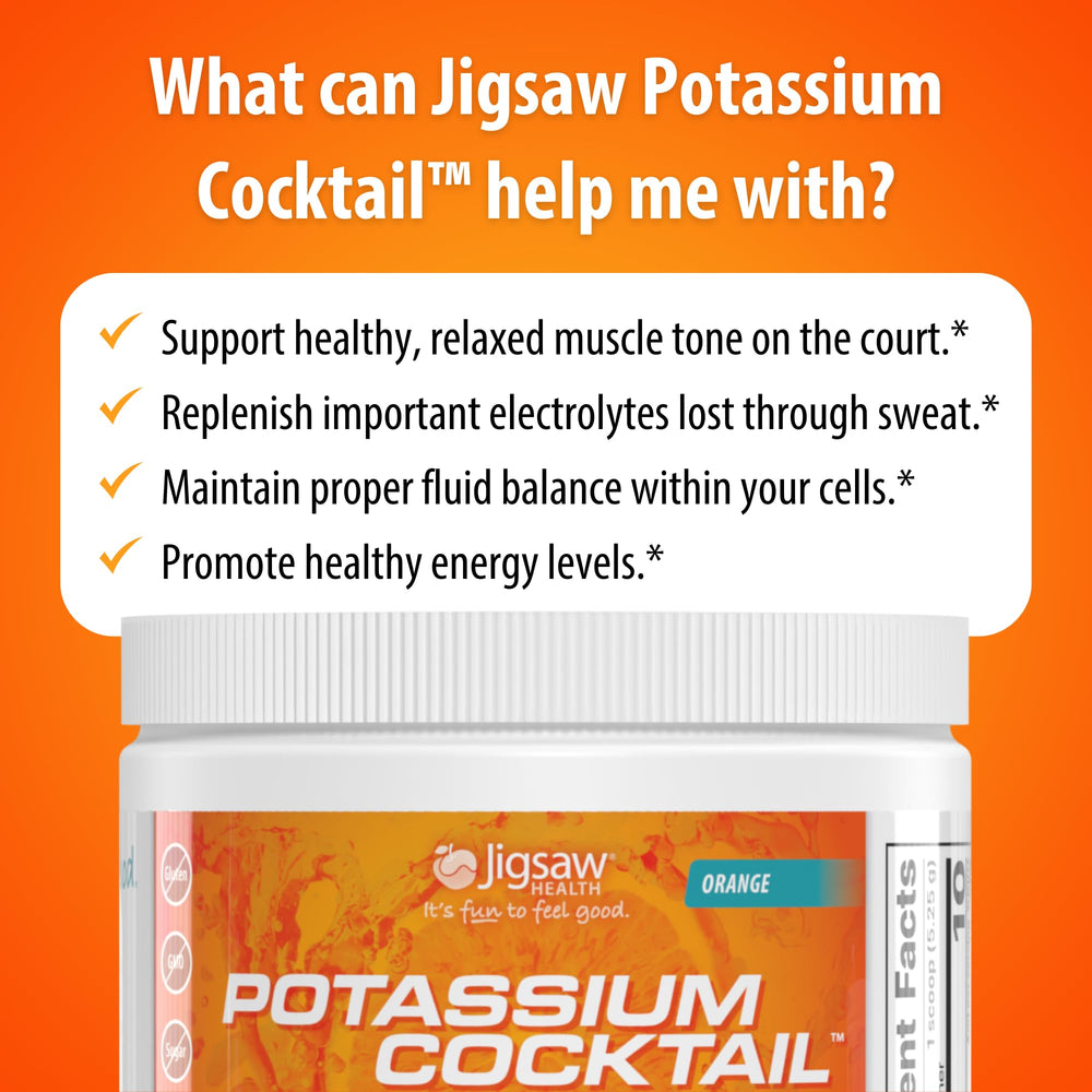 Frasco Jigsaw Health Potassium Cocktail en mano para comparar tamaño, formato portátil de 60 servicios
