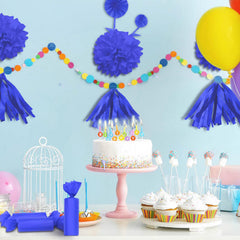Jkopsnr mesa de fiesta decorada con papel seda azul, aire festivo