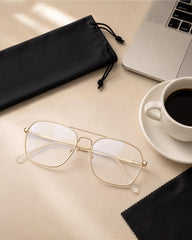 JM gafas dentro de su estuche listas para regalo y transporte seguro