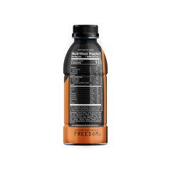 Jocko Fuel Hydrate botella de 16 oz en mano ilustrando tamaño práctico para después del ejercicio