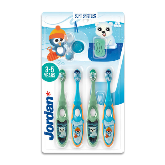 Jordan* vista frontal del pack de 4 cepillos para niños que muestra colores azul y verde y beneficio de repuestos