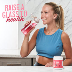 JUNP bebida disuelta en vaso con color berry, refresco sin azúcar listo para beber