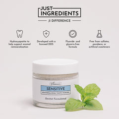 JUST INGREDIENTS primer plano de la textura fina del polvo que pule sin dañar