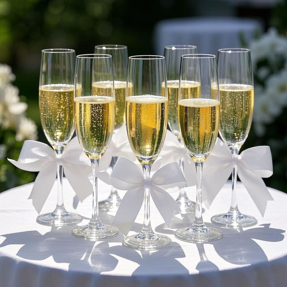 Jutieuo ambientación de boda con cinta realzando la decoración de mesa