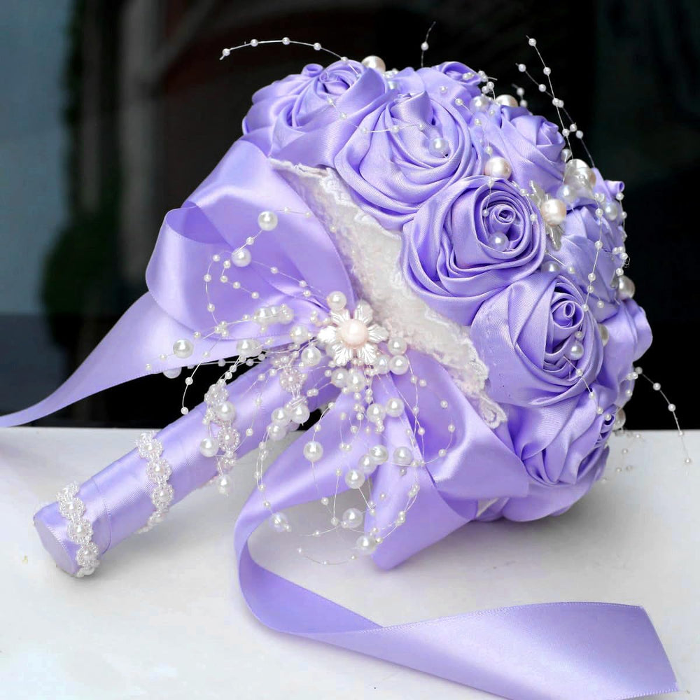 Jutieuo flor artesanal elaborada con cinta lila, ideal para decoración duradera