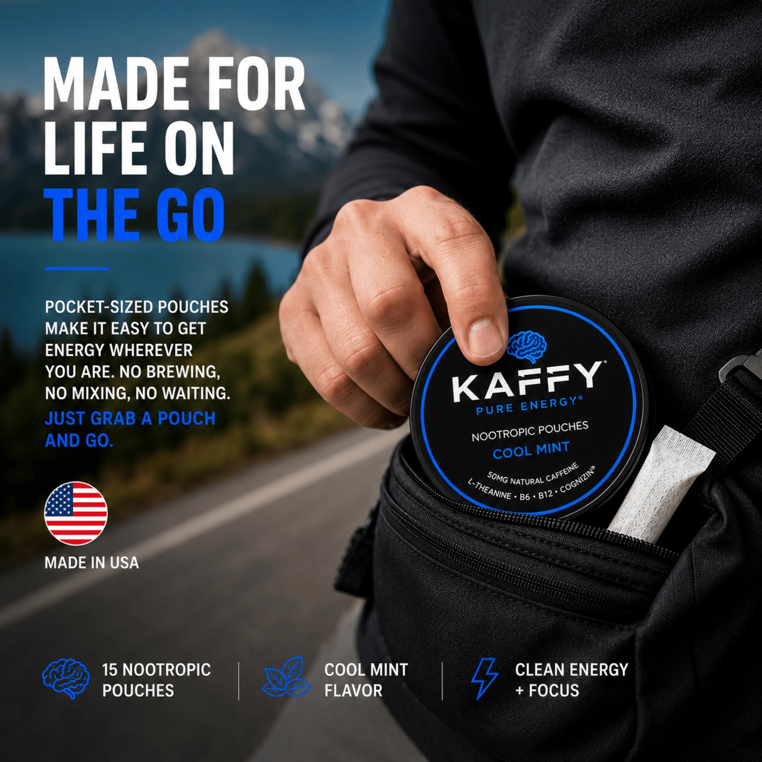 Kaffy pouch sobre escritorio al lado de portátil, mejora de enfoque durante trabajo