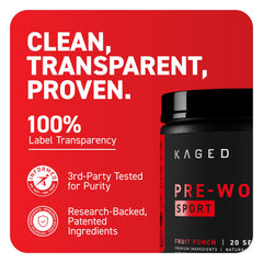 Atleta en gimnasio tomando Pre-Kaged Sport Kaged antes de levantar pesas