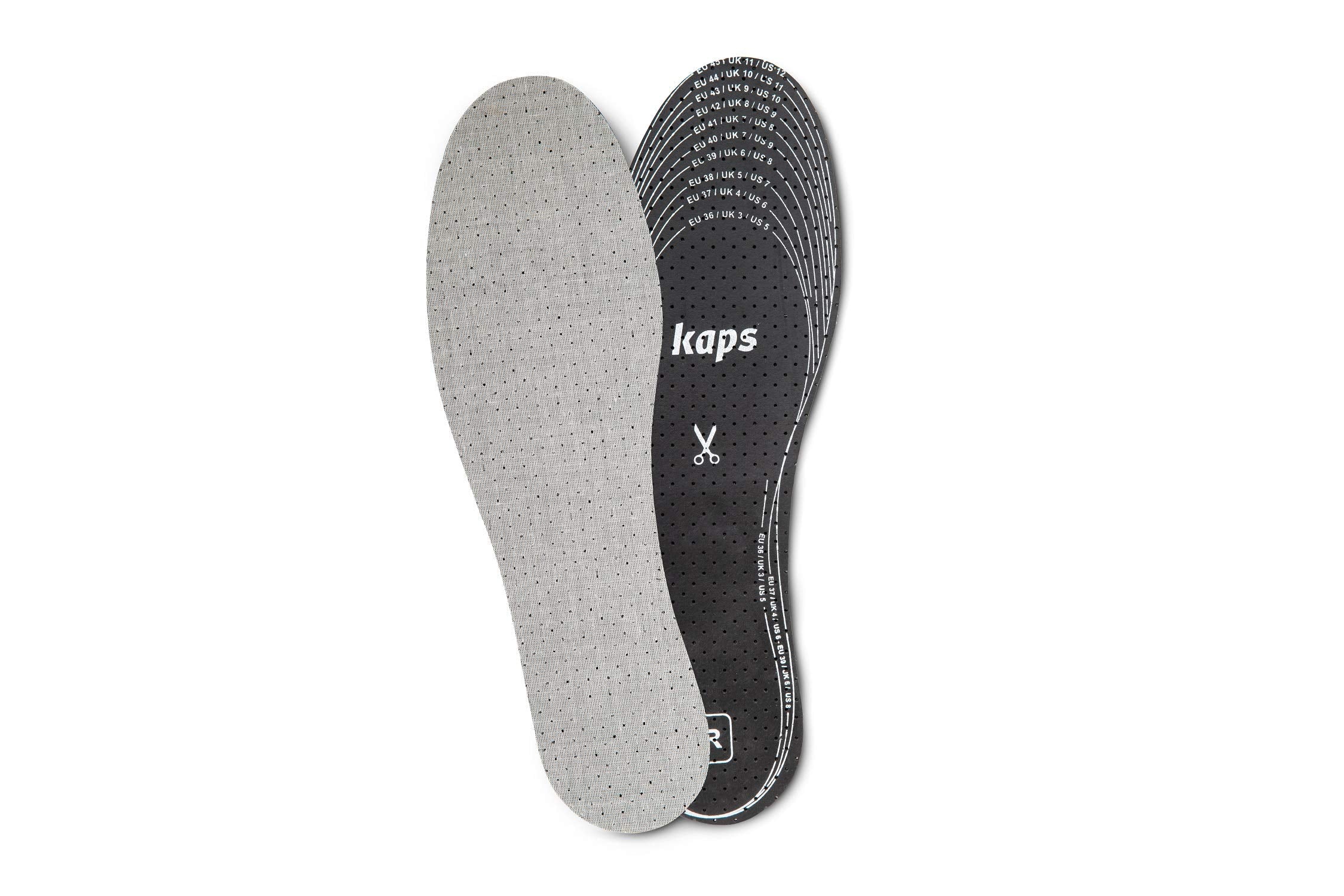 Kaps plantillas colocadas en zapatos mostrando uso diario cómodo