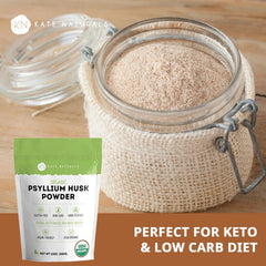 Porción de psyllium Kate Naturals en mano ilustrando la dosis y facilidad de uso en recetas