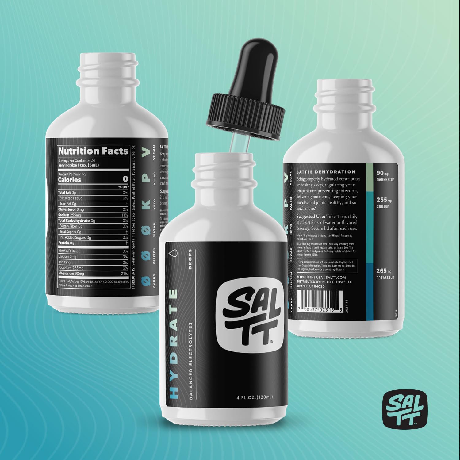 Keto Chow SALTT Hydrate añadido a taza de té mostrando compatibilidad sin sabor