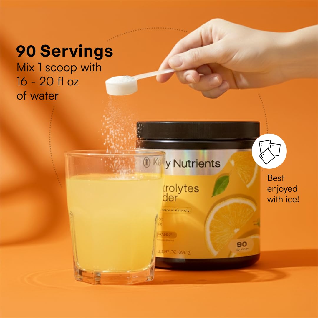 KEY NUTRIENTS atleta bebiendo después de entrenar, ayuda a la recuperación mineral