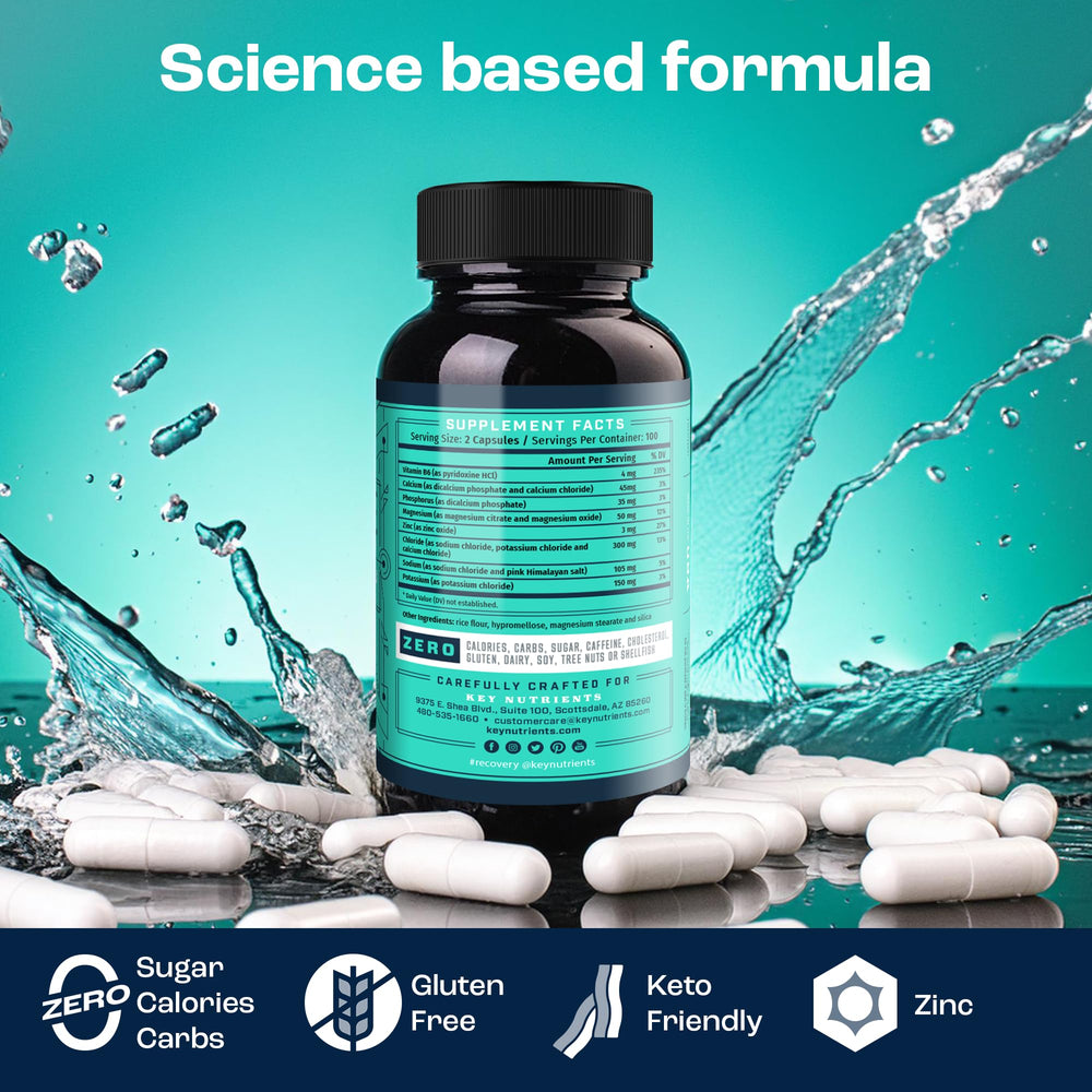 KEY NUTRIENTS persona en caminata tomando cápsula, hidratación sin azúcar