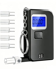 Keychain Breathalyzer vista frontal con pantalla y botón, fácil lectura