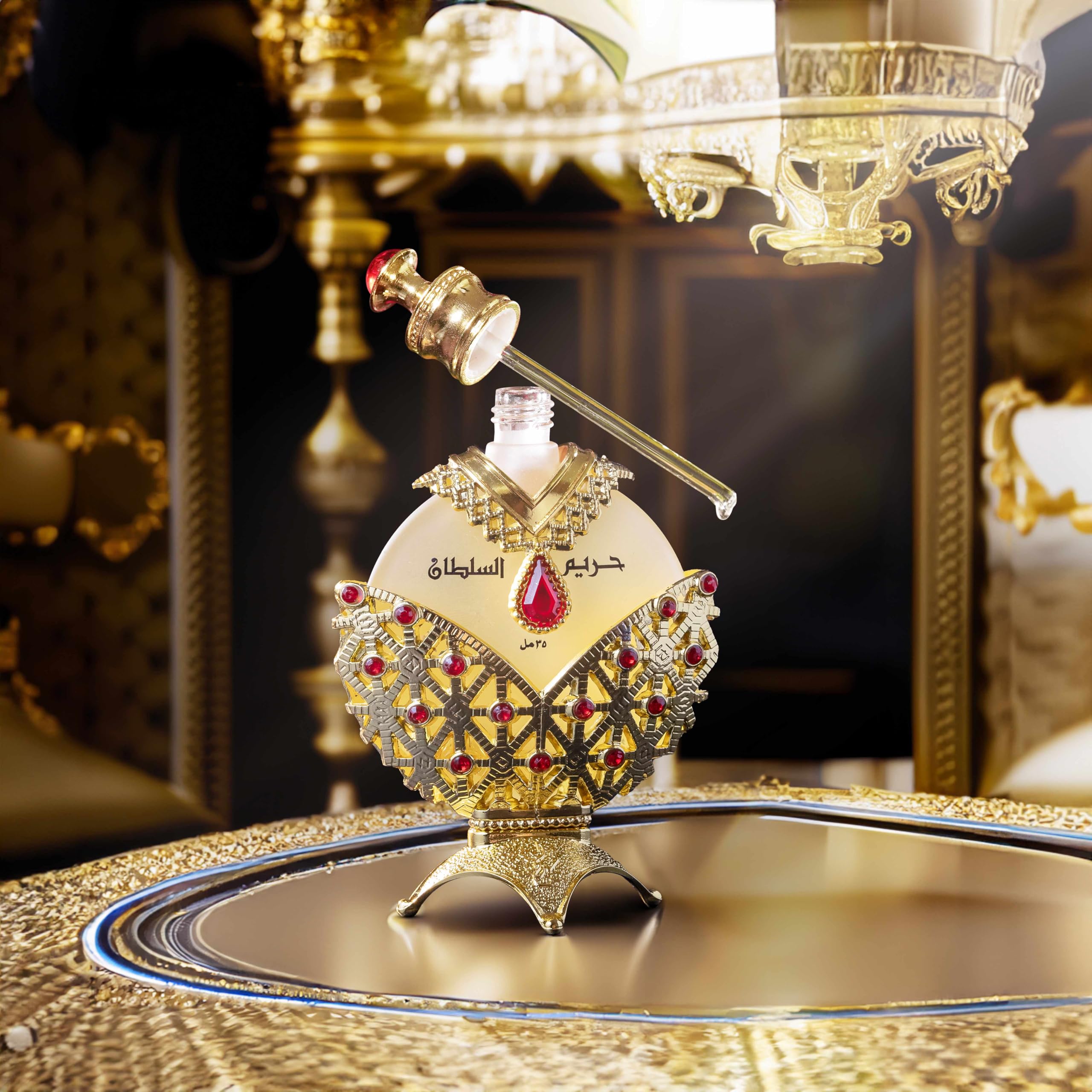 KHADLAJ PERFUMES aplicación en muñeca para mayor duración de la fragancia
