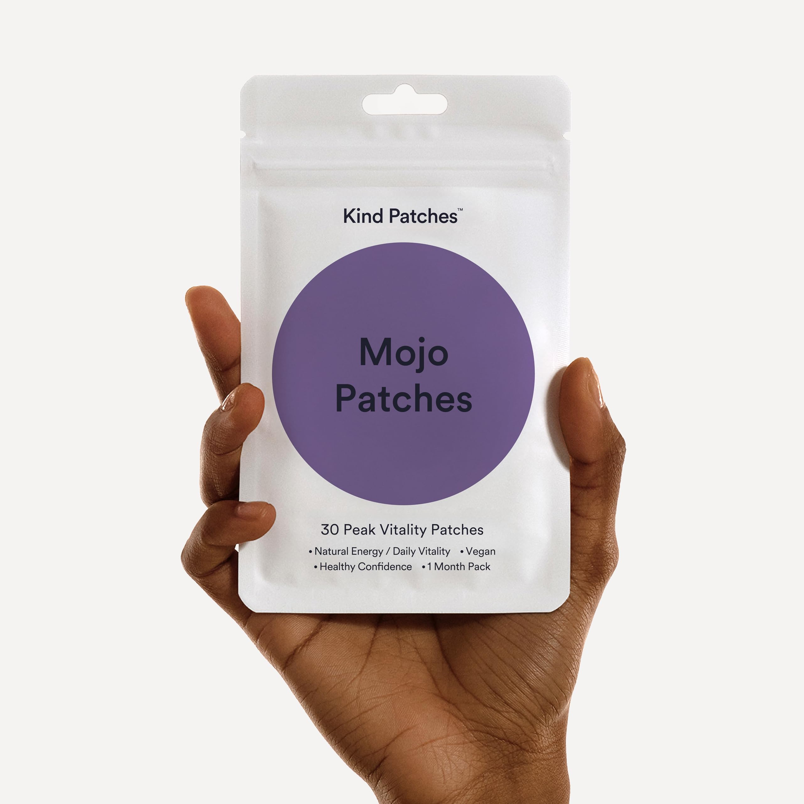 Parche Kind Patches aplicado en el brazo demostrando discreción y portabilidad
