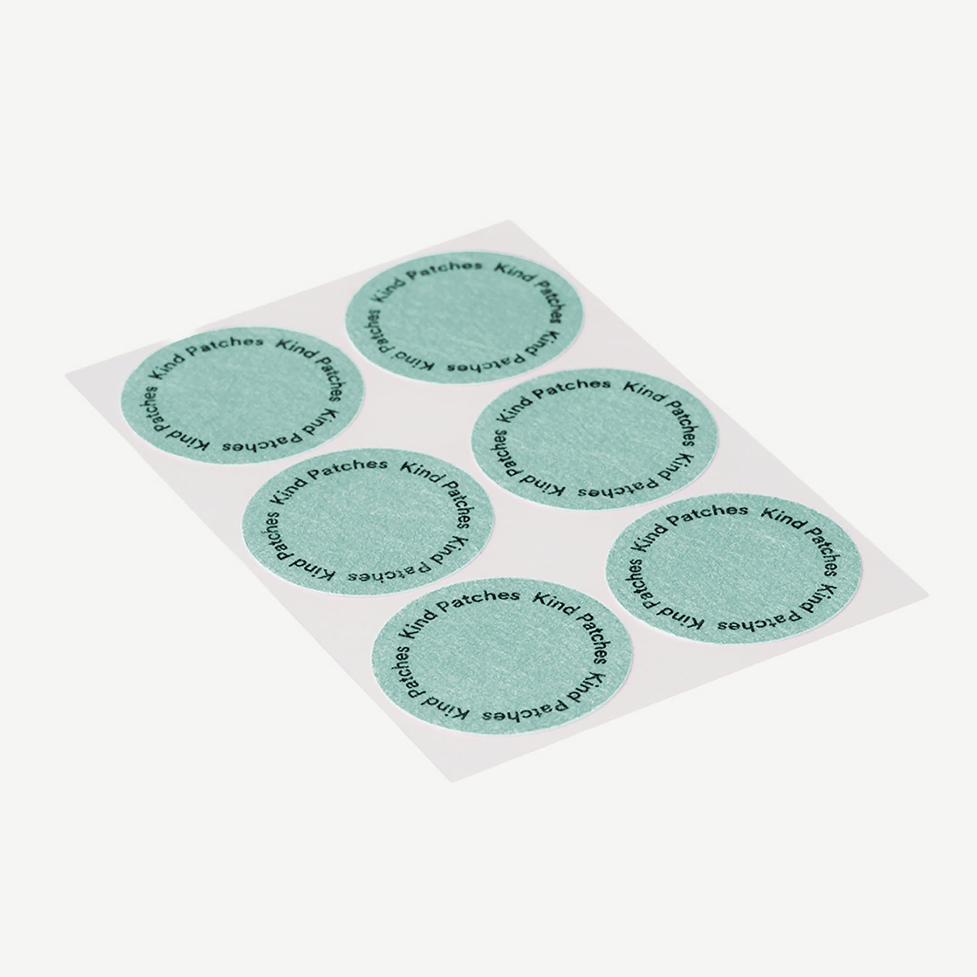 Kind Patches MB parche en primer plano mostrando extractos cítricos y té verde