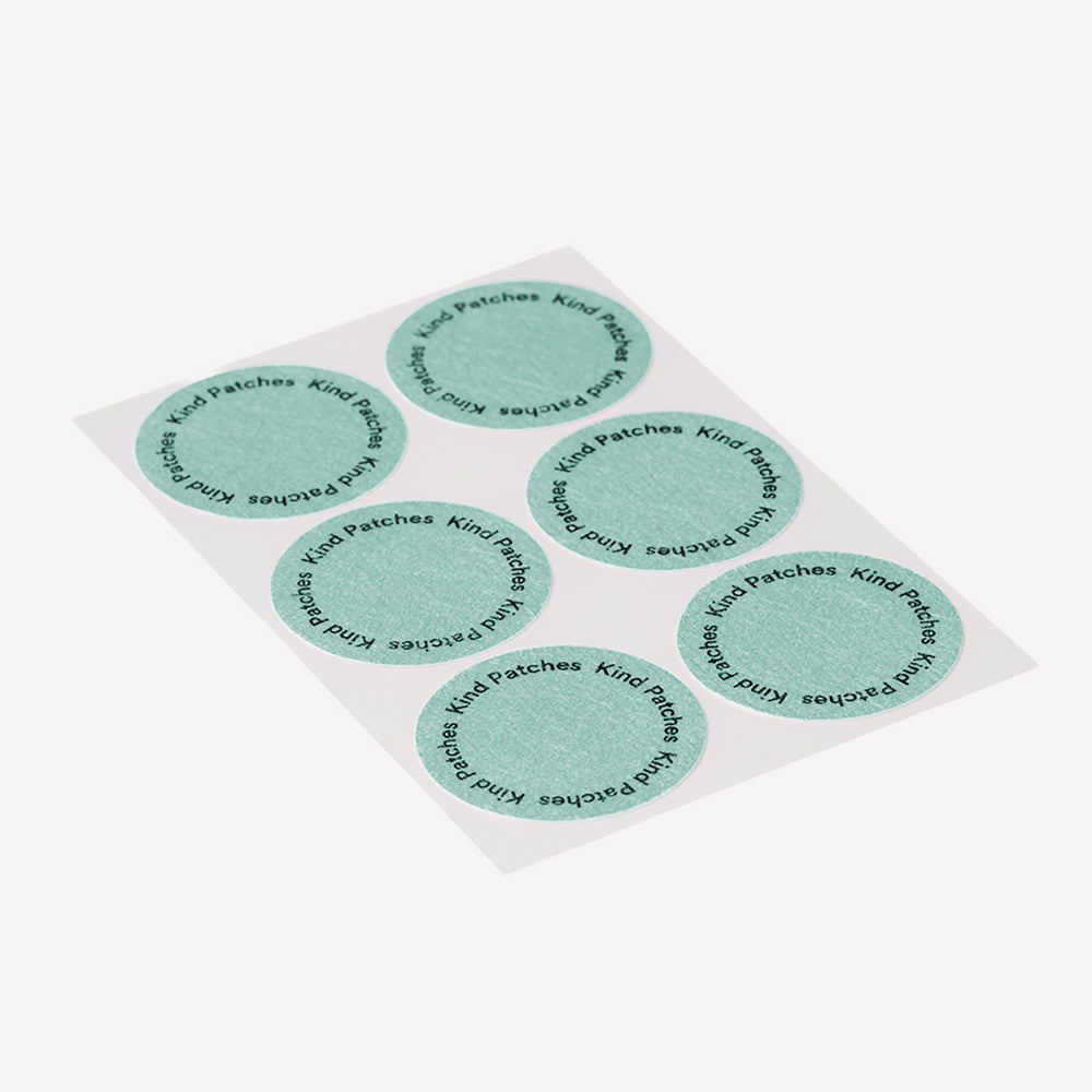 Kind Patches MB parche en primer plano mostrando extractos cítricos y té verde