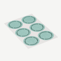 Kind Patches MB parche en primer plano mostrando extractos cítricos y té verde