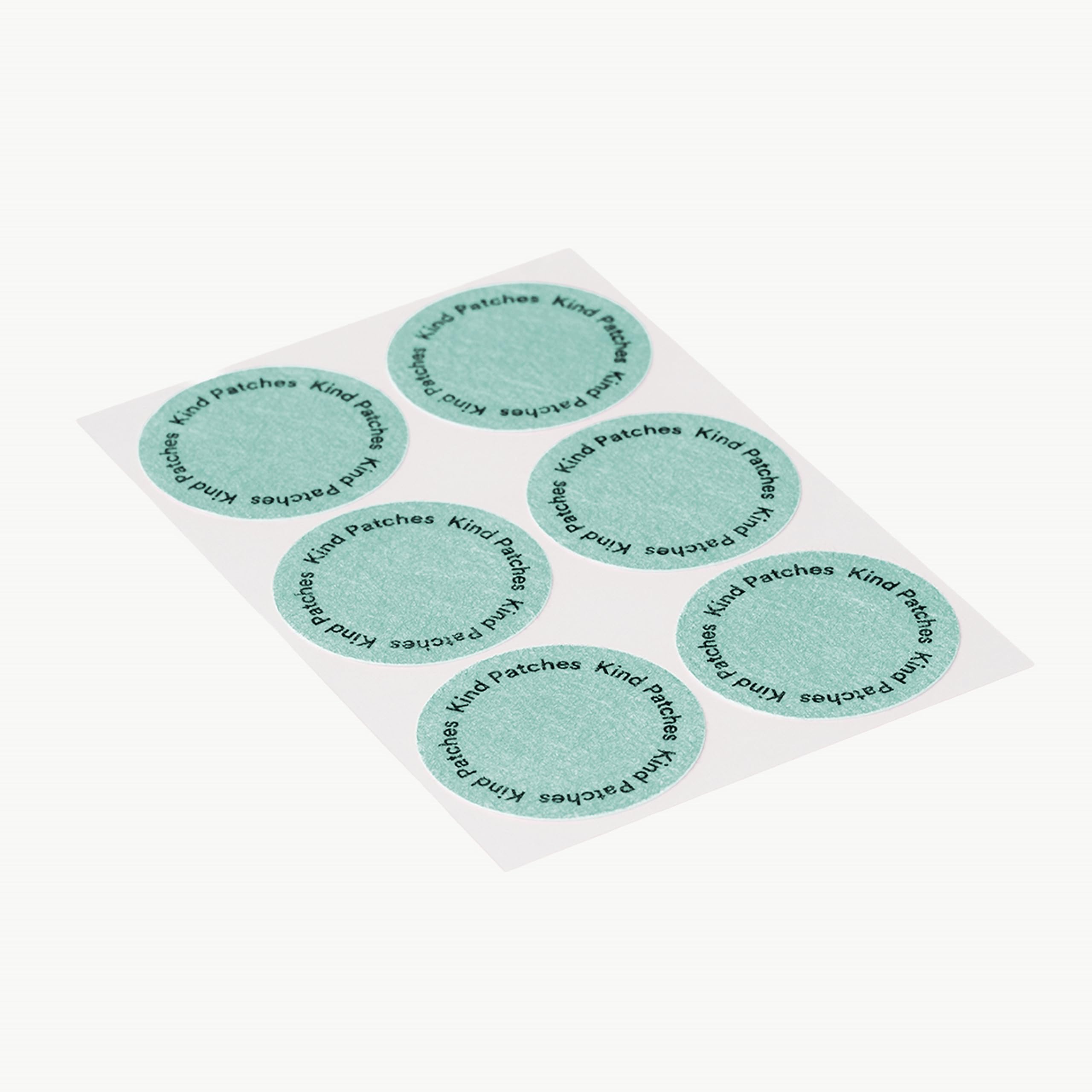 Kind Patches detalle de la textura del parche que ilustra adhesivo suave y discreto