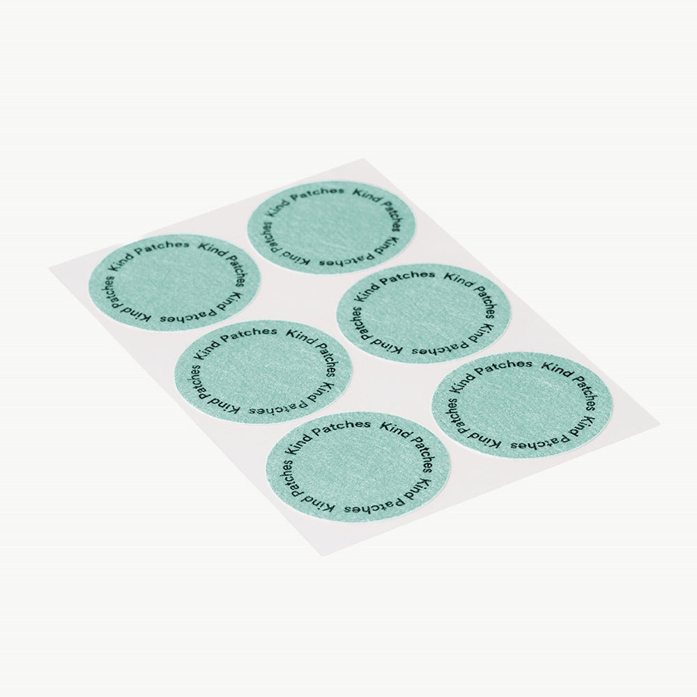 Kind Patches detalle de la textura del parche que ilustra adhesivo suave y discreto