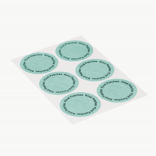 Kind Patches detalle de la textura del parche que ilustra adhesivo suave y discreto