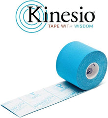Kinesio en ambiente de gimnasio ilustrando uso práctico durante entrenamiento y recuperación