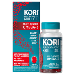 Kori Krill cápsula en mano indicando dosis diaria conveniente