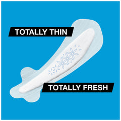Kotex toalla colocada en tanga ofreciendo ajuste invisible
